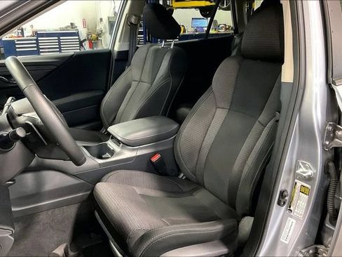 Used 2025 Subaru Outback Premium AWD/4WD image 25