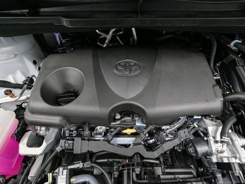 Used 2025 Toyota Sienna XLE image 16