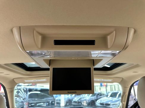 Used 2011 Cadillac Escalade EXT Premium image 33