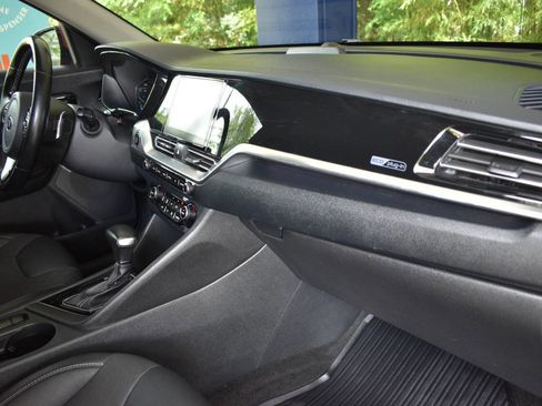 Used 2020 Kia Niro EX FWD image 22