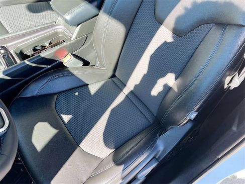 Used 2025 Jeep Compass Latitude image 19