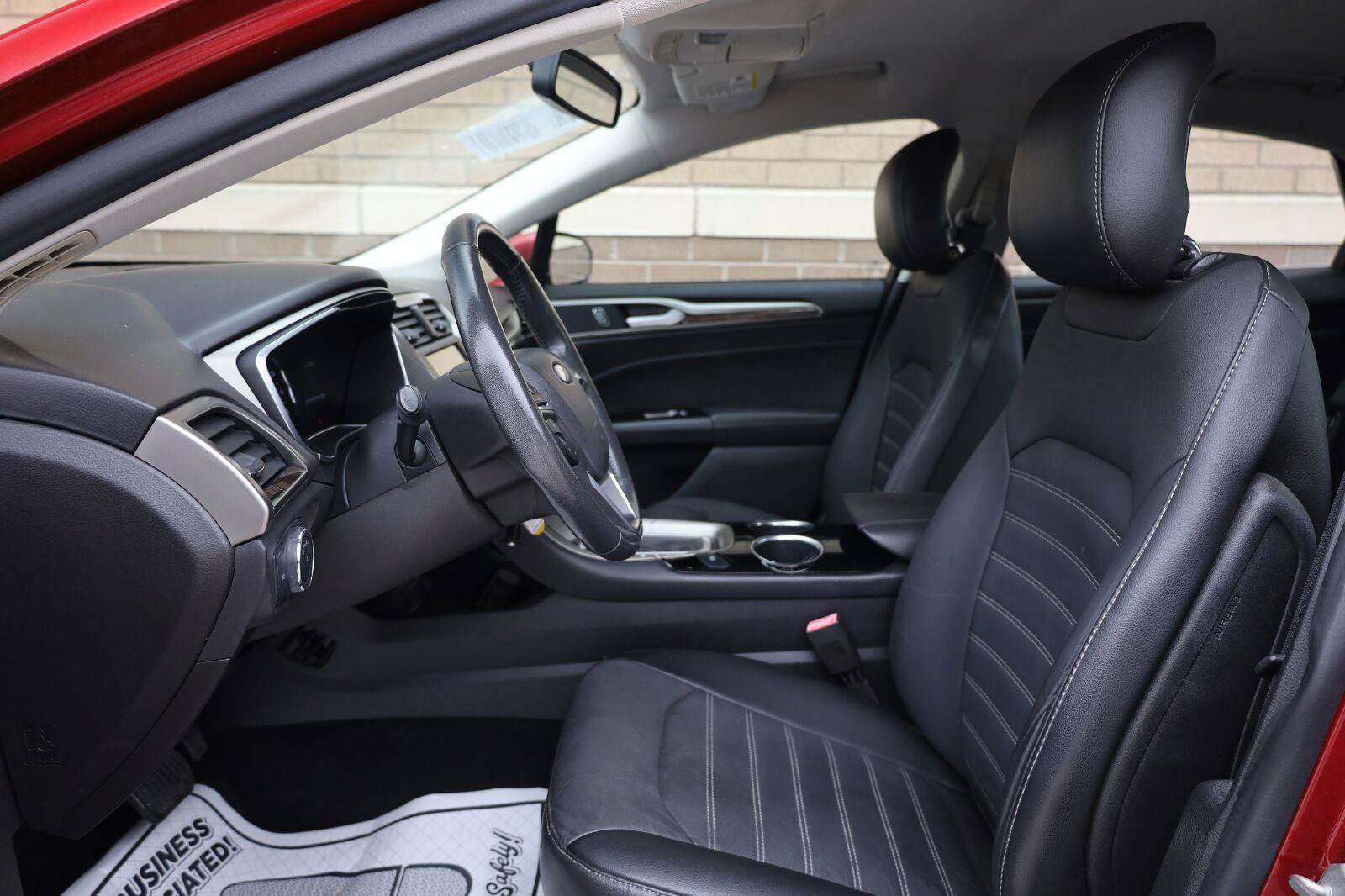 Used 2014 Ford Fusion SE w/ Equipment Group 202A FWD image 17