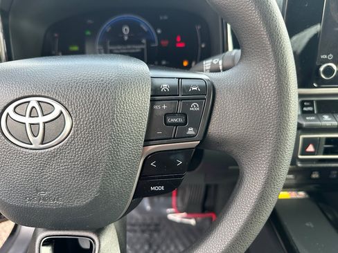 Used 2025 Toyota Camry LE image 18