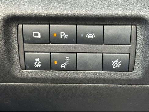 Used 2020 Nissan Kicks S image 19