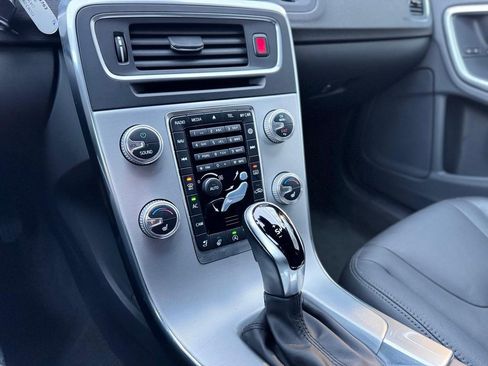 Used 2018 Volvo V60 T5 Cross Country w/ Convenience Package image 16