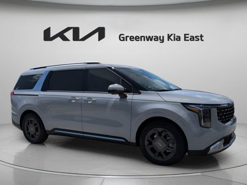 Certified 2026 Kia Carnival SX FWD image 3