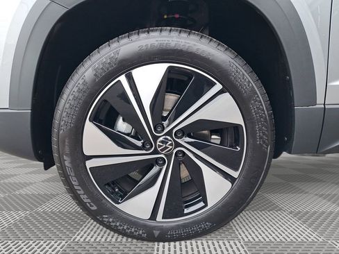 New 2025 Volkswagen Taos SE AWD/4WD image 10