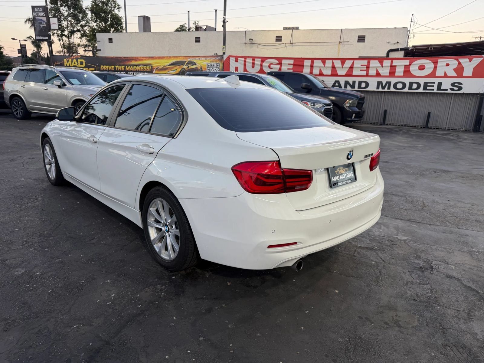Used 2018 BMW 320i Sedan RWD image 4