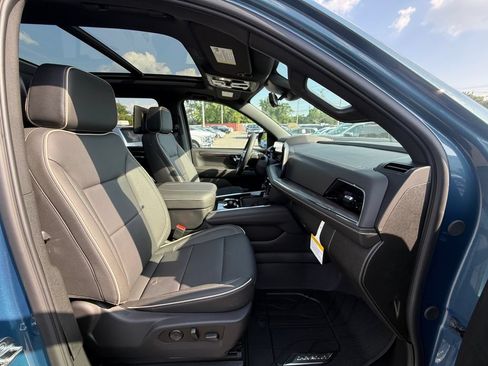 New 2026 Chevrolet Suburban Premier AWD/4WD image 30