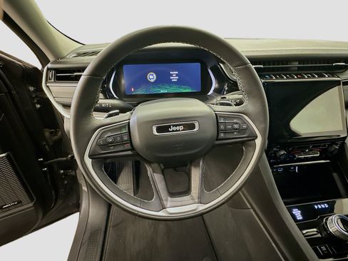 Used 2023 Jeep Grand Cherokee 4WD 4xe image 18