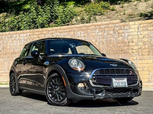 Used 2016 MINI Cooper S image 1