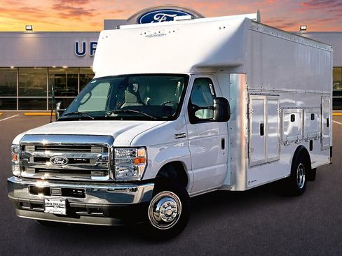 New 2026 Ford E-450 and Econoline 450 Super Duty w/ Power Equipment Group RWD image 2