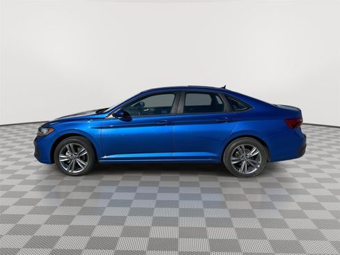Used 2023 Volkswagen Jetta SE w/ Panoramic Sunroof Package image 12