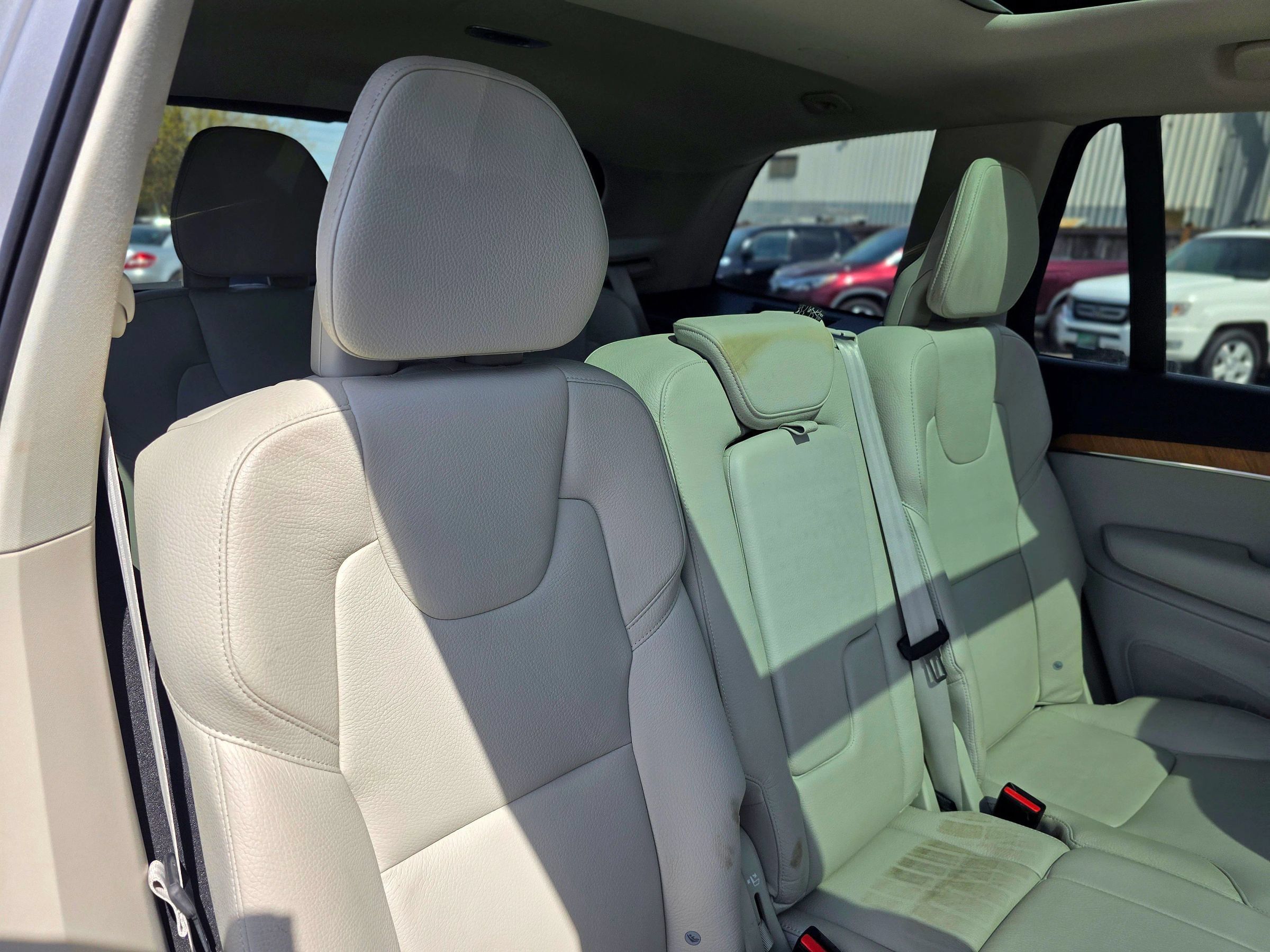 Used 2021 Volvo XC90 T6 Momentum AWD/4WD image 36