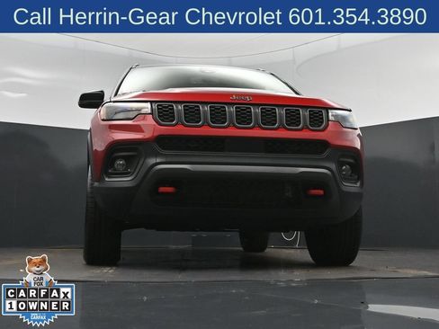 Used 2025 Jeep Compass Trailhawk AWD/4WD image 46