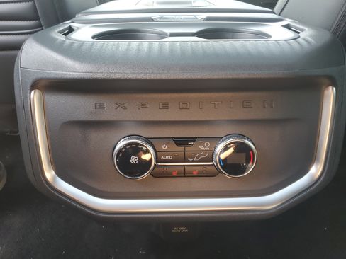 New 2025 Ford Expedition Platinum w/ Stealth Performance Package image 32