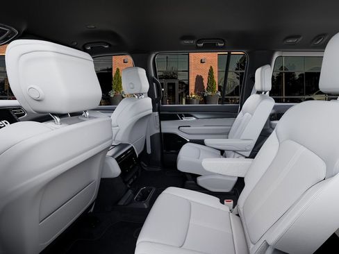 New 2026 Jeep Grand Wagoneer Limited image 23