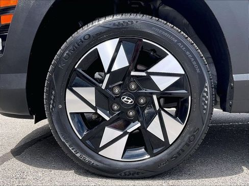 Used 2024 Hyundai Kona SEL AWD/4WD image 7