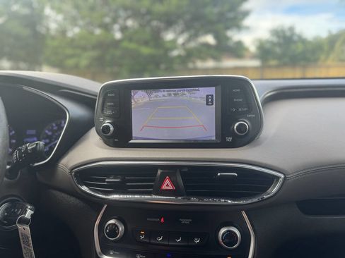 Used 2020 Hyundai Santa Fe SE image 9