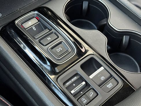 Used 2025 Honda Pilot TrailSport image 25