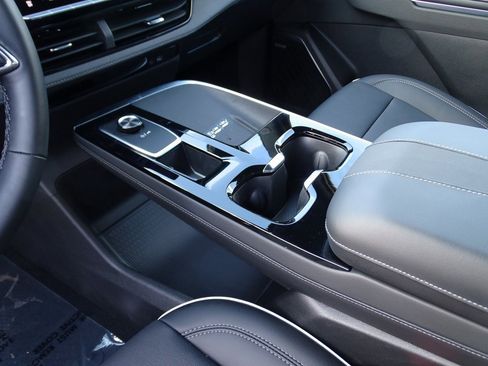 Used 2025 Buick Enclave Preferred image 22