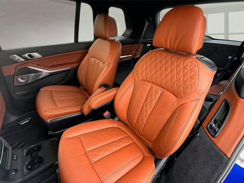 Used 2025 BMW X7 M60i image 27