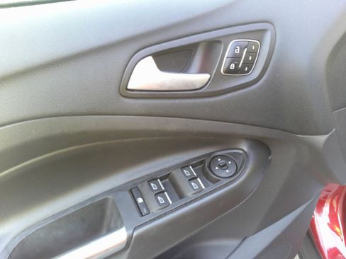 Used 2017 Ford Escape Titanium image 17