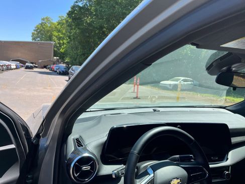 Used 2025 Chevrolet Equinox LT image 34