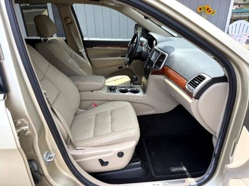 Used 2011 Jeep Grand Cherokee Limited w/ Trailer Tow Group image 9