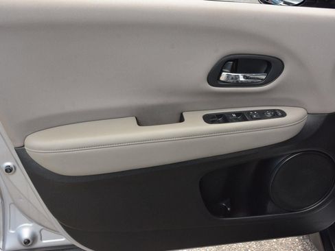 Used 2018 Honda HR-V LX image 7