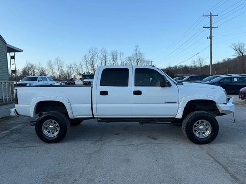 Used 2005 Chevrolet Silverado 2500 LT w/ Heavy-Duty Power Package AWD/4WD image 4