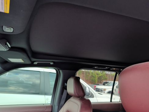 Used 2022 Ford Expedition Limited image 9