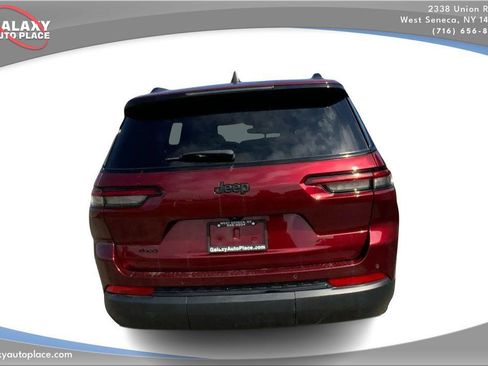 Used 2023 Jeep Grand Cherokee L Laredo image 6