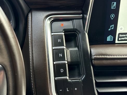 Used 2024 Chevrolet Suburban LT image 28