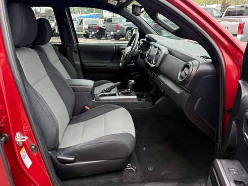 Used 2020 Toyota Tacoma TRD Off-Road AWD/4WD image 18