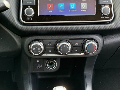 Used 2025 Nissan Kicks Play S image 9