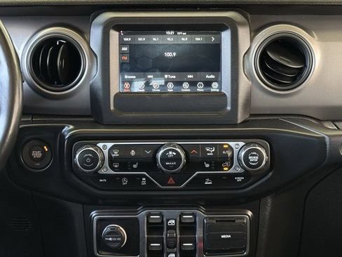 Used 2022 Jeep Gladiator Sport AWD/4WD image 17