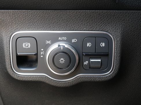 Used 2021 Mercedes-Benz GLB 250 4MATIC image 26