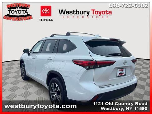 Used 2023 Toyota Highlander XLE image 11