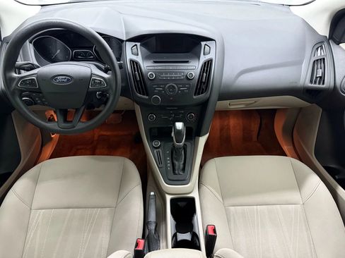 Used 2015 Ford Focus SE image 2