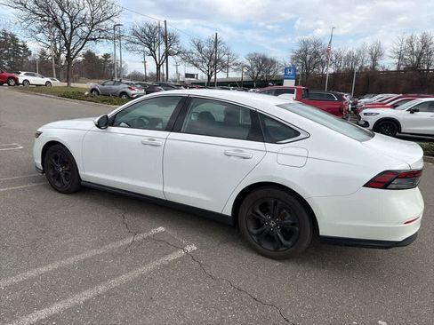 Used 2023 Honda Accord EX image 9