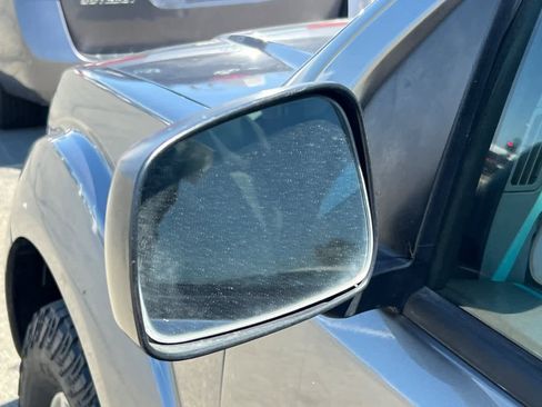 Used 2018 Nissan Frontier SV image 8