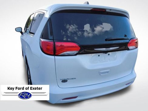 Used 2023 Chrysler Voyager LX FWD image 10