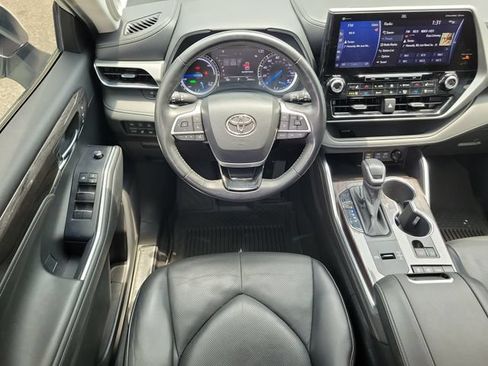 Used 2022 Toyota Highlander Platinum AWD/4WD image 9
