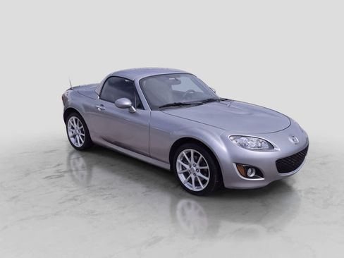 Used 2010 MAZDA MX-5 Miata Touring RWD image 2