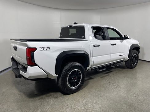 Used 2025 Toyota Tacoma TRD Off-Road AWD/4WD image 3