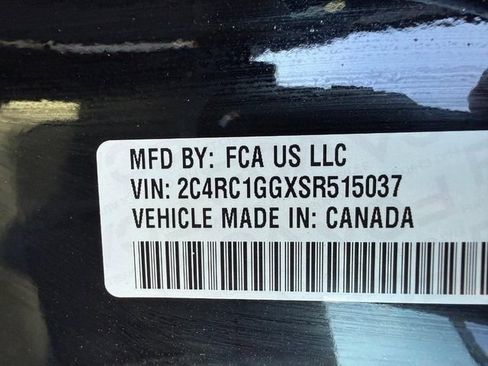 Used 2025 Chrysler Pacifica Limited FWD image 33
