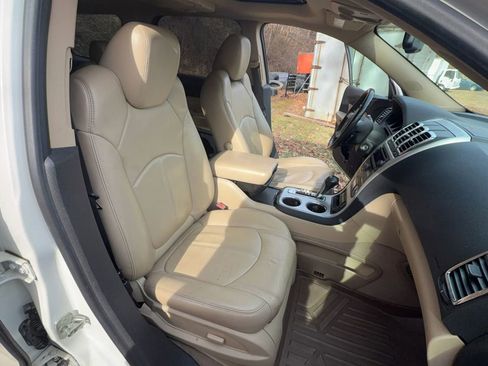 Used 2010 GMC Acadia SLT image 16