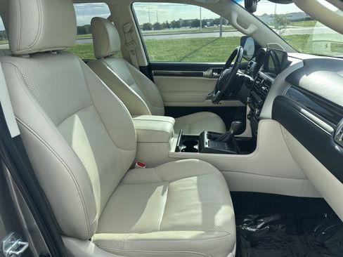 Used 2023 Lexus GX 460 Luxury w/ Sport Design Package AWD/4WD image 34