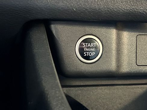 Used 2021 Nissan Rogue SV FWD image 24